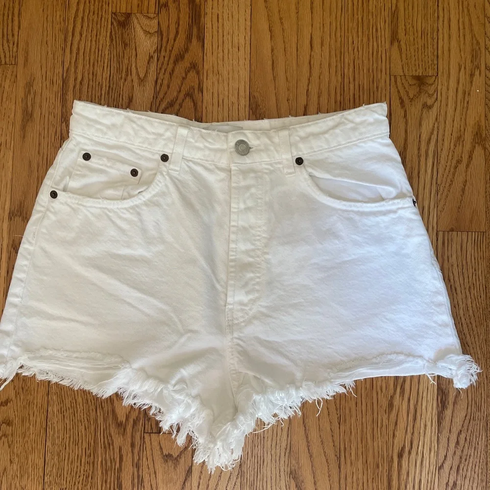 Zara High-Waisted Denim Shorts - Picture 1 of 3